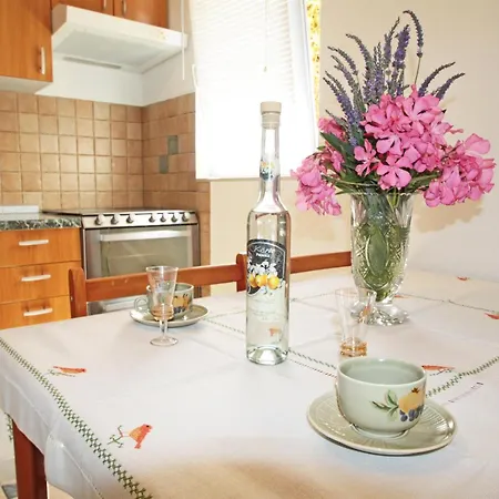Semesterbostad House Anamaria *